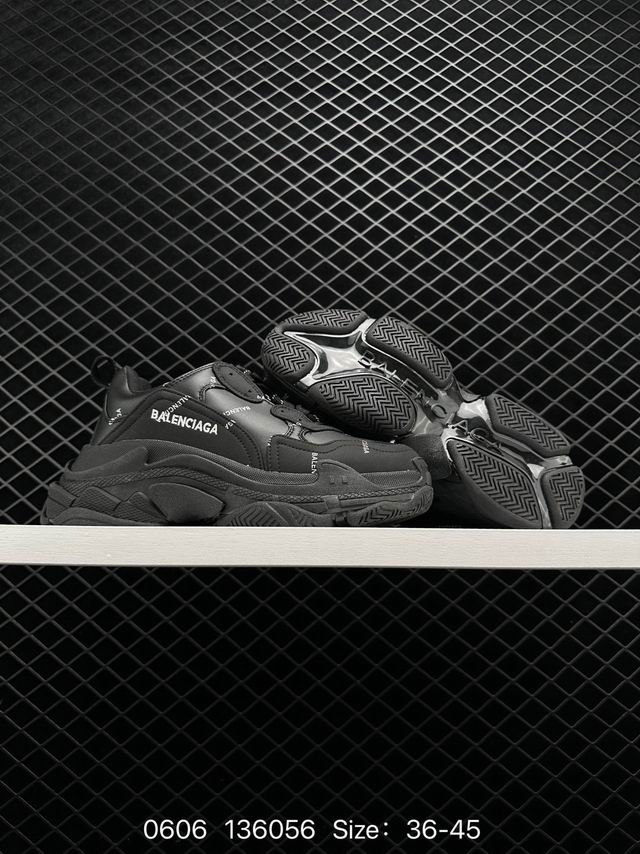 W-Balenciaga-050