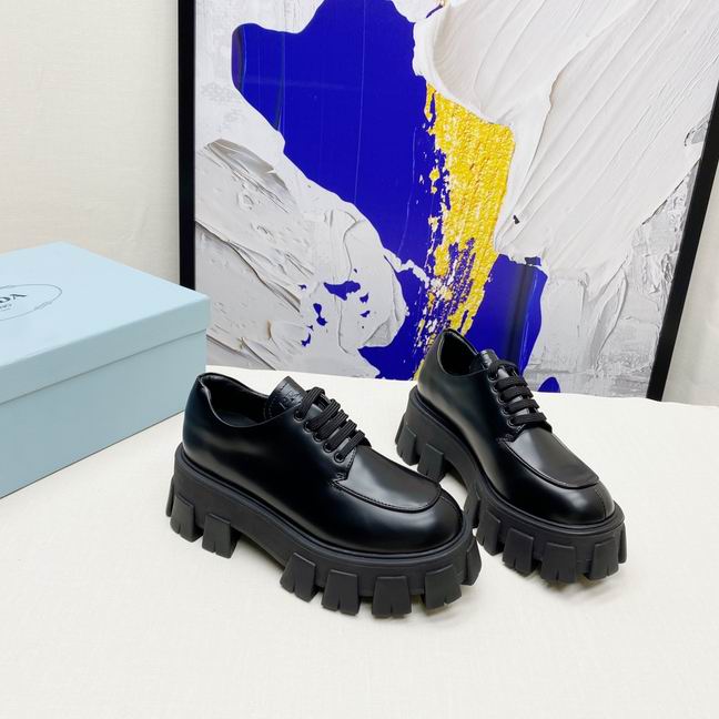 W-Prada-043