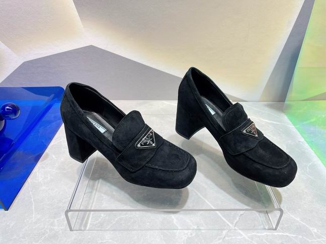 W-Prada-045