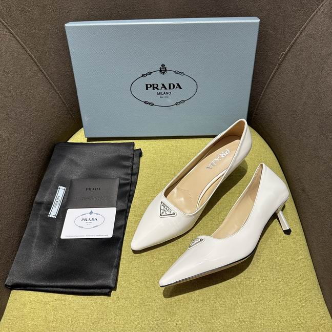 W-Prada-049