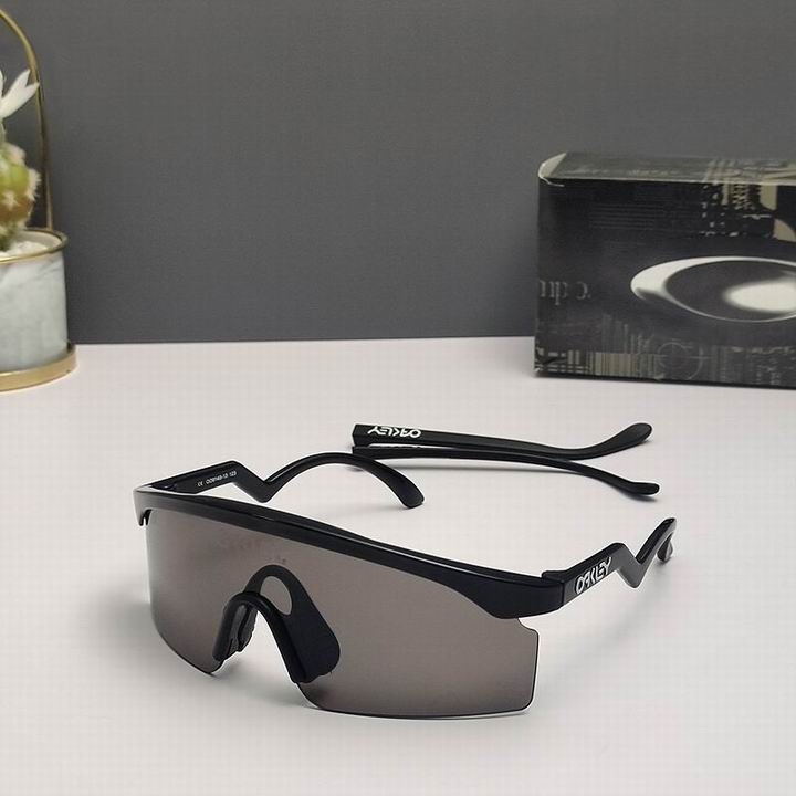 Oakley-160