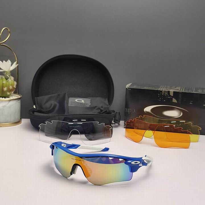Oakley-001